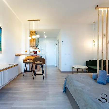 Seaview Beachfront With Aqua Park & Balcony *