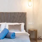 Seaview Beachfront With Aqua Park & Balcony דירה