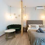 דירה Seaview Beachfront With Aqua Park & Balcony *