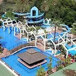 Seaview Beachfront With Aqua Park & Balcony דירה *